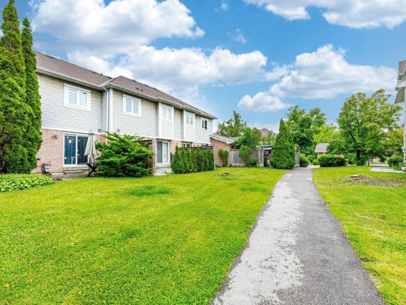 Beautiful 3+1 Bed Townhome in Sandringham-Wellington, Brampton